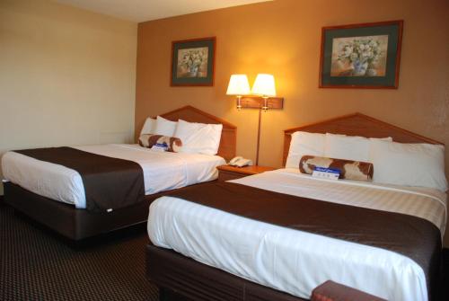 Apple Tree Inn Set in a prime location of Lindale (TX), Americas Best Value Inn Tyler puts everything the city has to offer just outside your doorstep. Featuring a satisfying list of amenities, guests will find thei
