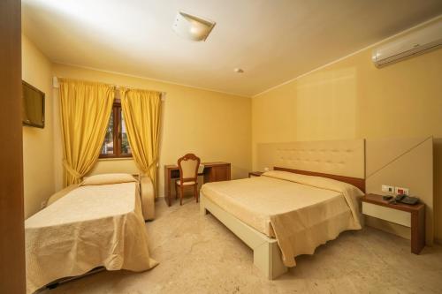room detail thumbnail 1
