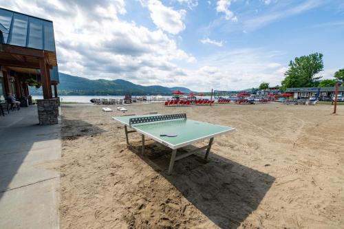 Scotty's Lakeside Resort - image 3