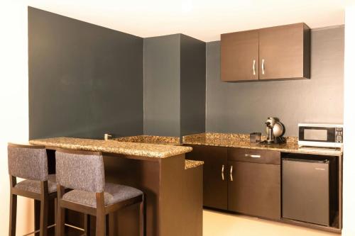 Courtyard by Marriott Toluca Tollocan - 주방
