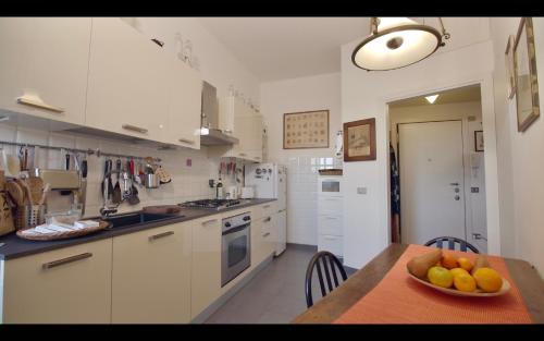 Entire two-room apartment 10 minutes from the Fashion and Design, Milano (foto 6)