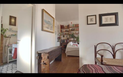Entire two-room apartment 10 minutes from the Fashion and Design, Milano (foto 7)