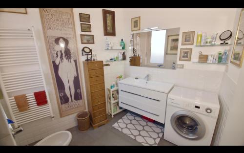 Entire two-room apartment 10 minutes from the Fashion and Design, Milano (foto 8)
