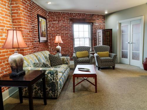 Lancaster Arts Hotel - image 8