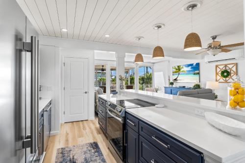 Boating Enthusiasts, Walk to the Beach, Heated Pool - The Corner cottage - Roelens
