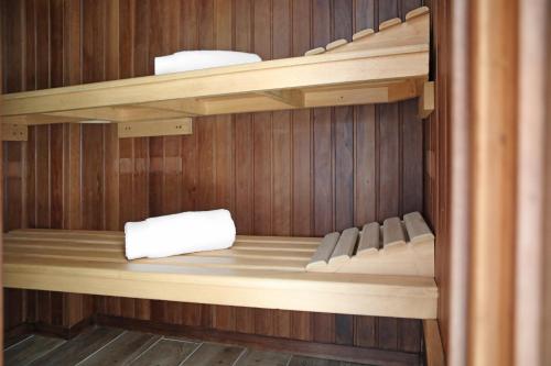 King Room with Spa Bath image 2