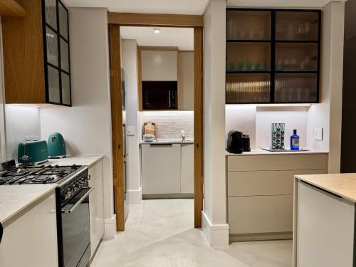 Stylish ocean-side apartment - image 5