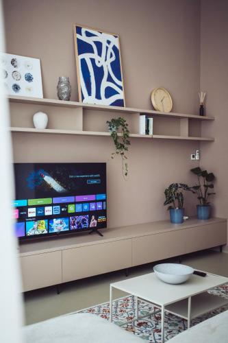 Premium Loft ǀ 2-Bedrooms, AC, 85 sqm, Free Parking, Bratislava (foto 3)