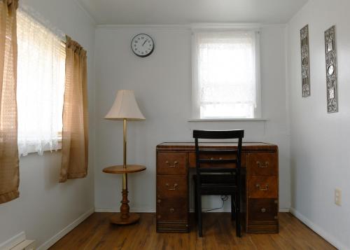 East Side Motel & Cabins - image 3