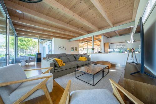 Luxurious villa with the best facilities at the foot of the Constantia Valley - image 7