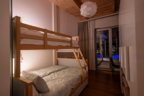 Luxurious villa with the best facilities at the foot of the Constantia Valley - image 3