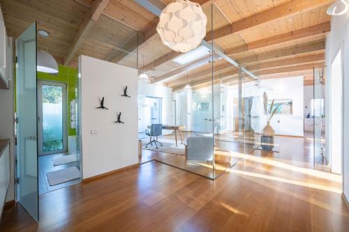 Luxurious villa with the best facilities at the foot of the Constantia Valley - image 6