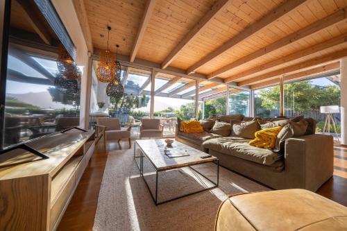 Luxurious villa with the best facilities at the foot of the Constantia Valley - image 14