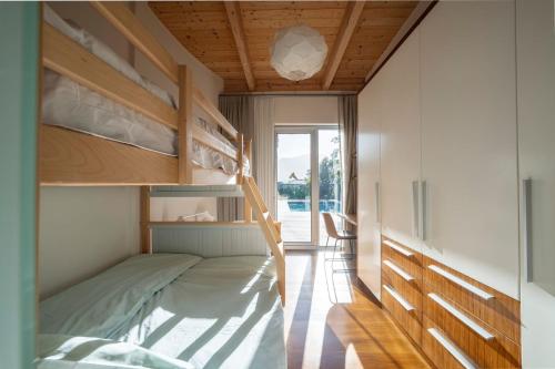 Luxurious villa with the best facilities at the foot of the Constantia Valley - image 12