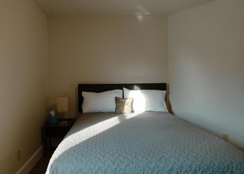 East Side Motel & Cabins - image 12