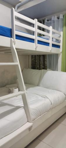 Staycation Taft Ave DLSU Green Res by darpm, Manille