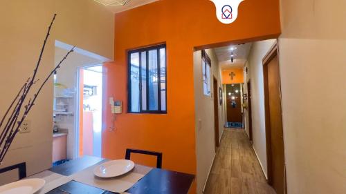 Excellent Location Wide House 5 BR Roma Sur