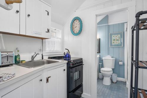 Seaside Cottages - Cottage 11A - The Book Nook Seaside Cottages - Cottage 11A - The Book Nook