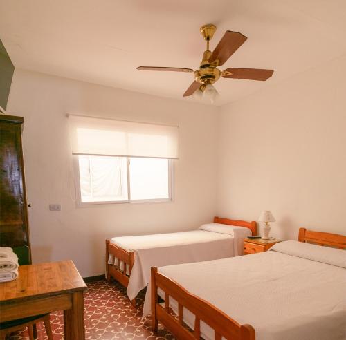 1 double bed, 1 twin bed