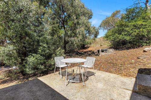 Snowbird 1 - Charming 2BR Townhouse l Lake Views l Air-Con l Off-Street Parking, Jindabyne (foto 11)