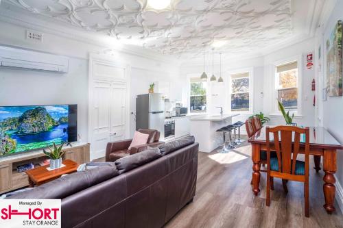 King & Queen Bed - Apartment on Summer Near Cook Park, Orange (Foto 10)