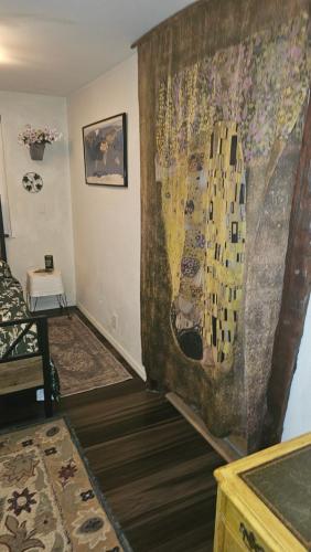 Iekārtas, The Secret Hideaway in Avanī (CA)