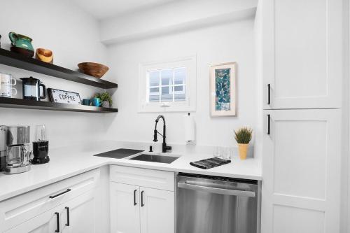 Top Rated all new convenience and style in Montclair in มอนต์แคลร์