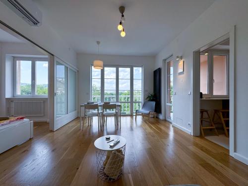 BrightlyApartment 2