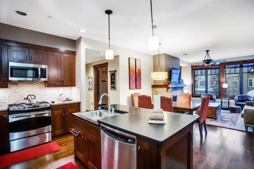 Breckenridge 3 Bedroom Condo at Water House Walk to Lifts On Main Street - image 5