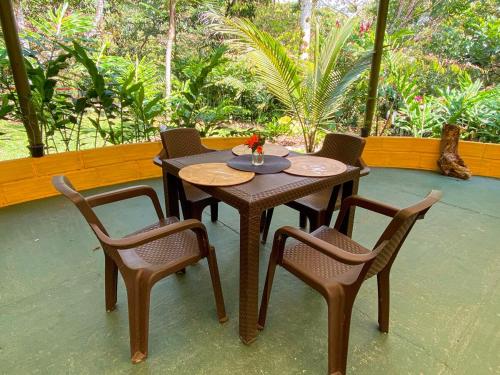 Habitación grupal ideal para amigos o familia con acceso al rio y wifi