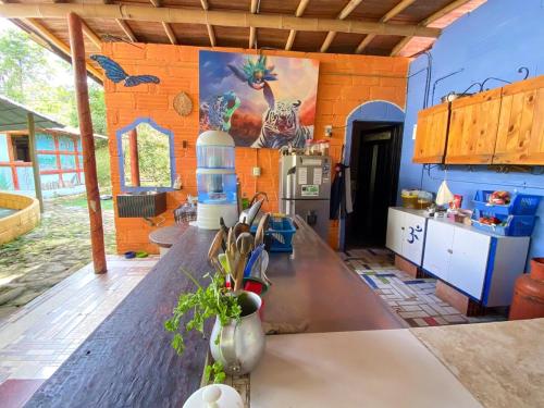 Habitación grupal ideal para amigos o familia con acceso al rio y wifi