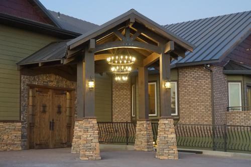 647434929 Zion Cliff Lodge