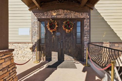 647434977 Zion Cliff Lodge