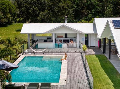 Luxury Modern Country Retreat