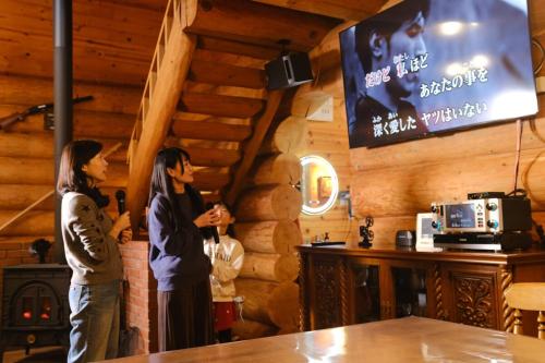 北軽井沢の浅間山麓に佇む本格カラオケとサウナ付きログハウス
