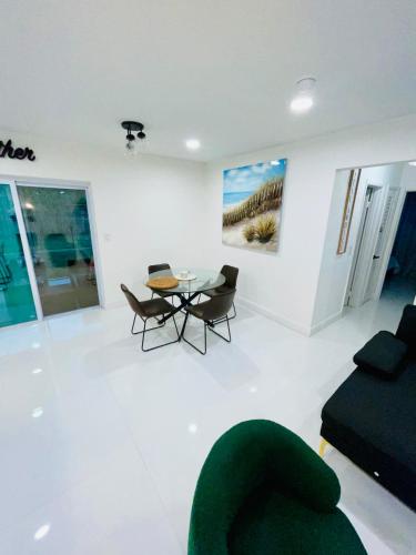 Cozy Comfy House in Pembroke Pines, USA