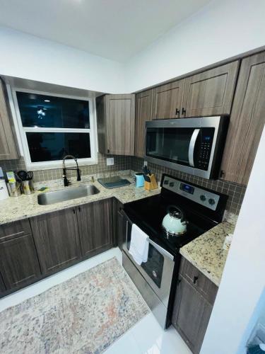 Cozy Comfy House in Pembroke Pines, USA