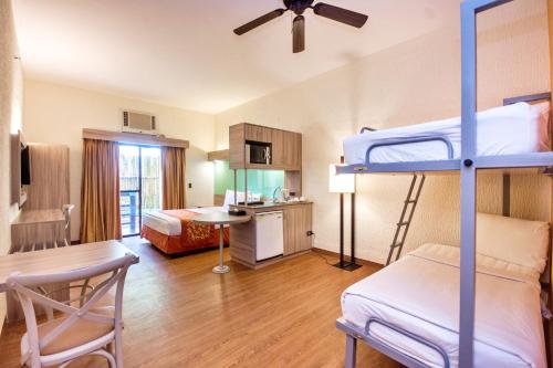 Microtel by Wyndham Boracay in Diniwid