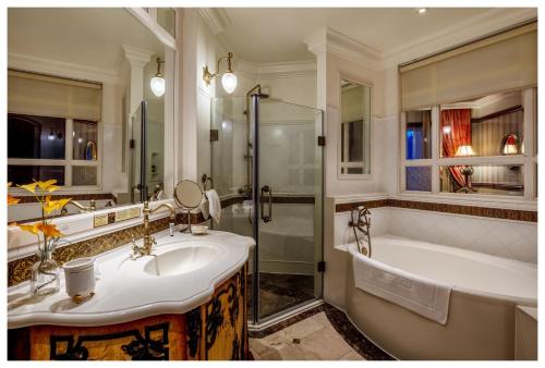 room detail thumbnail 2