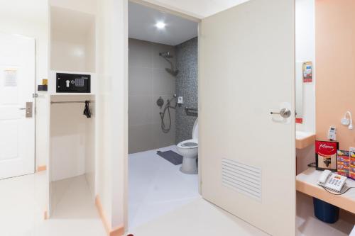 room detail thumbnail 2