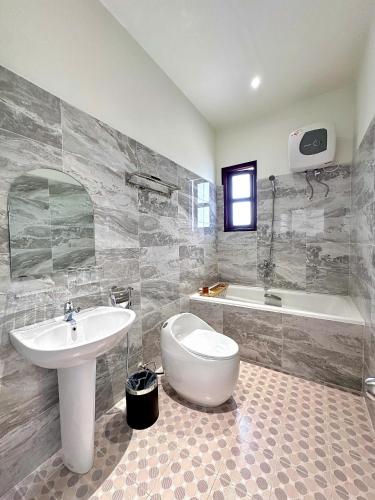 room detail thumbnail 2