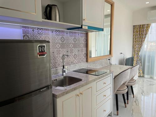 Kitchen, The EMPIRE Tower Pattaya near ALANGKARN