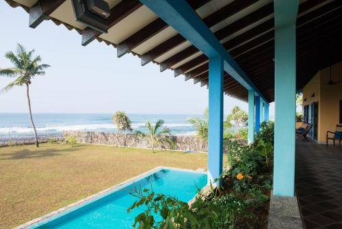 المرافق, Villa Atulya at Ocean's edge in ميرريسا