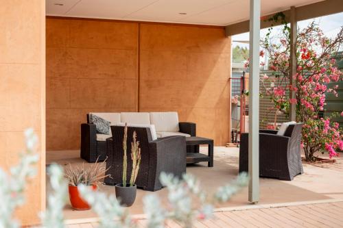 土屋汽車旅館 (Mud Hut Motel) in 庫伯派蒂