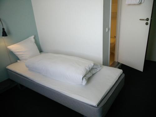 Motel X - image 11