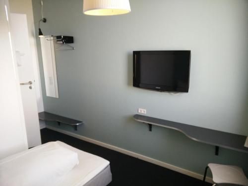 Motel X - image 5