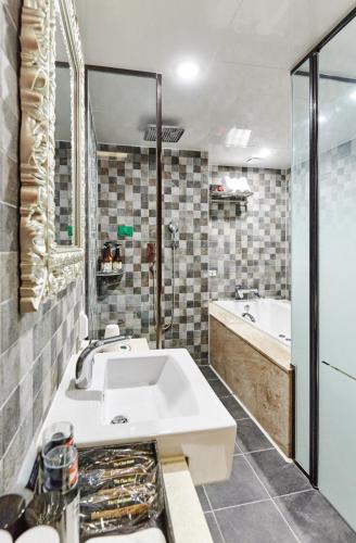 room detail thumbnail 2