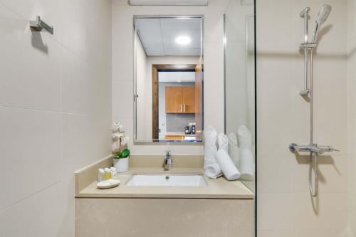 Silkhaus Burj Khalifa View Studio | Green View - image 6