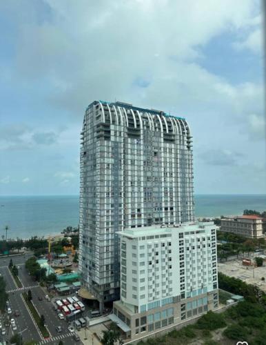 Three-Bedroom Apartment with Sea View image 4