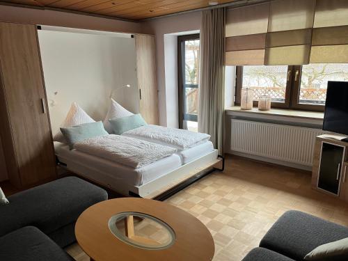 Aufenthaltsraum/TV-Zimmer, Ferienwohnung JuraSchatz in Monheim